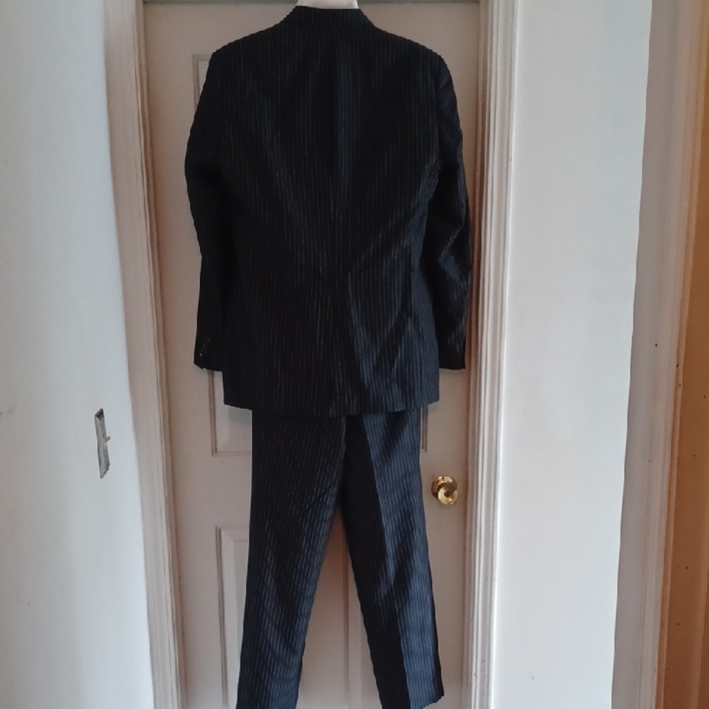 HUGO BOSS Luxe Navy Pinstripe Suit, 42L / 36W, 34L - Picture 8 of 12